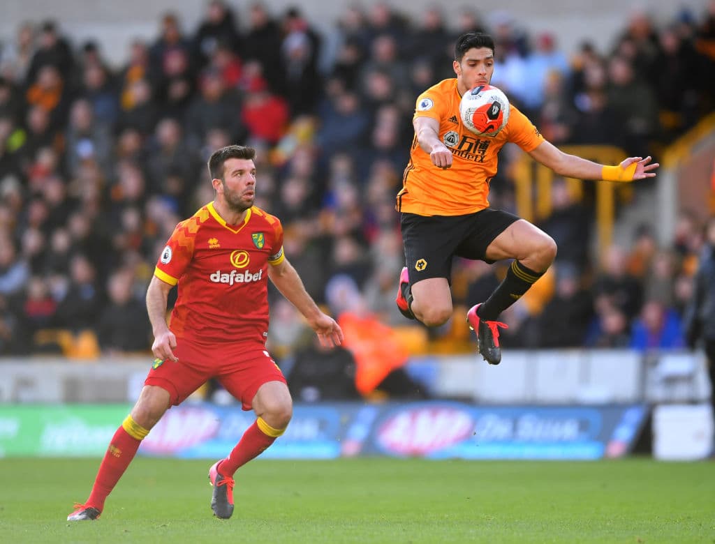 Raúl Jiménez brilló en la goliza de los Wolves; el Manchester United goleó 3-0 al Watford y El Arsenal venció 3-2 al Everton.