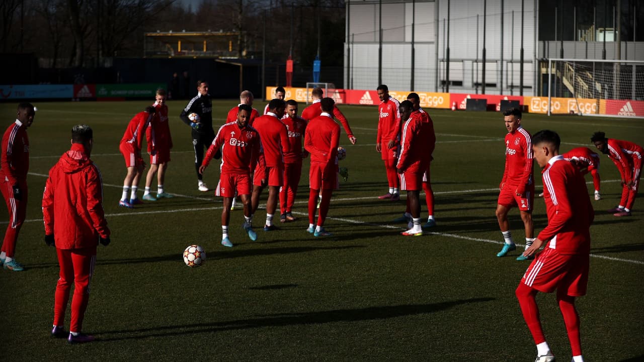 Edson Álvarez supera enfermedad y jugará con Ajax ante Benfica