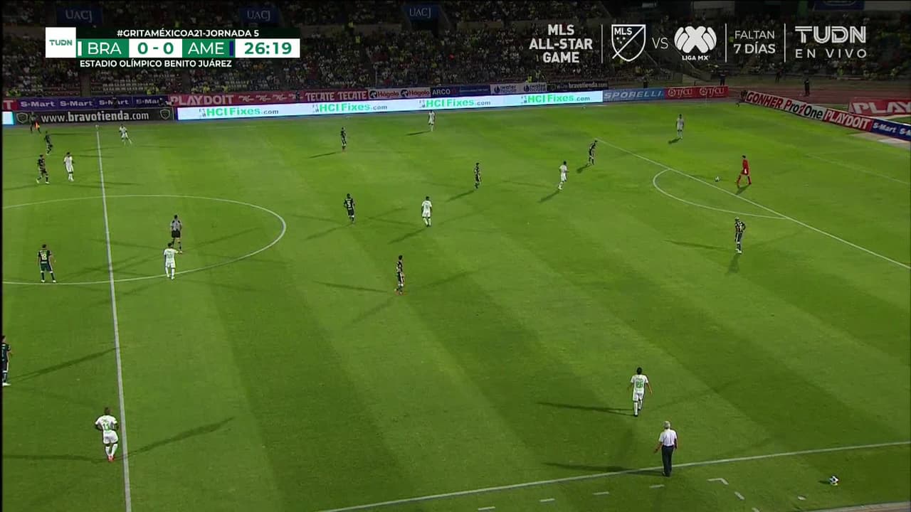 ¡TIRO ATAJADO! disparo por Roger Martínez.