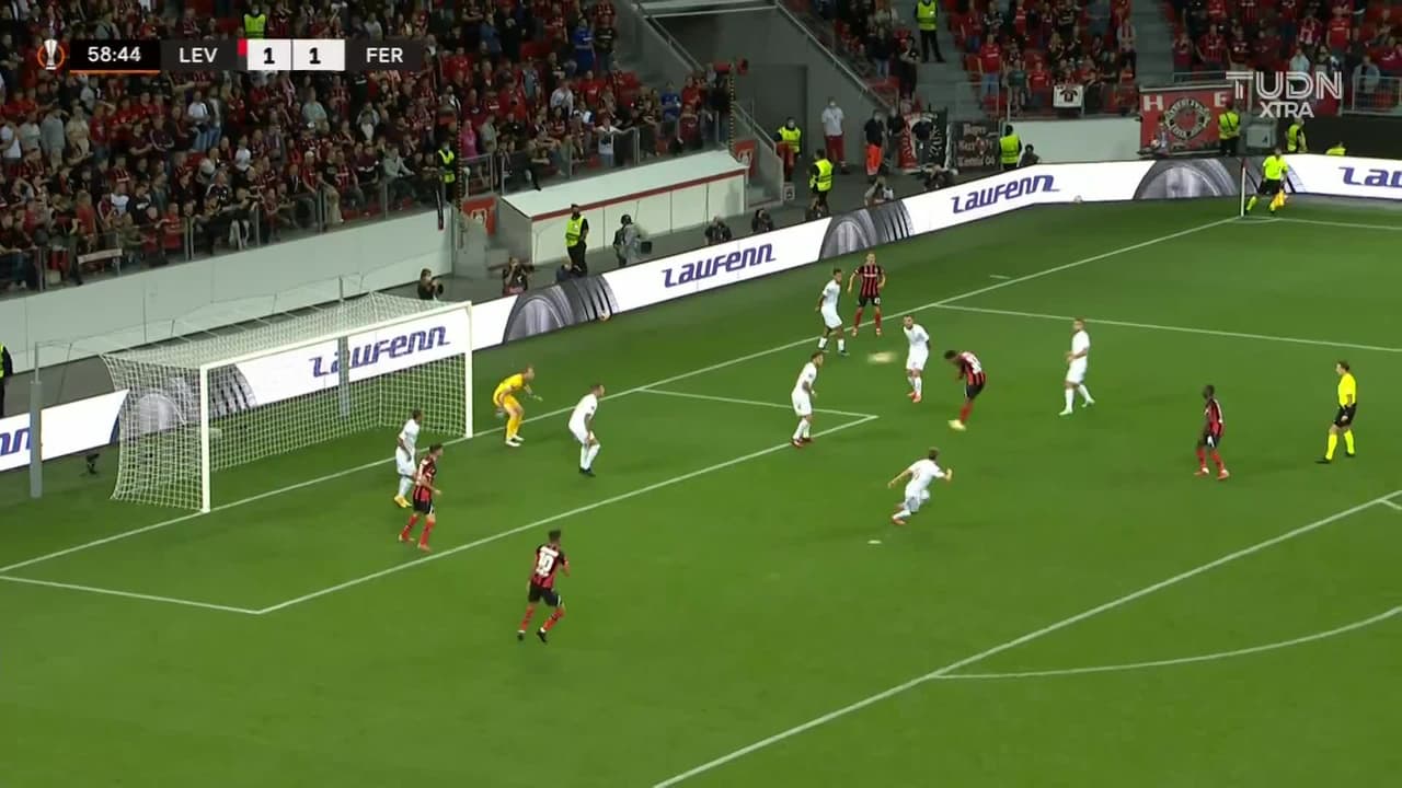 ¡TIRO ATAJADO! disparo por Amine Adli.