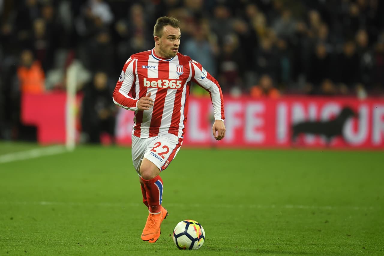 La calidad de Xherdan Shaqiri estaría cerca de emigrar del Stoke City para cambiar de aires en Inglaterra. West Ham United y Everton lo estarían siguiendo de cerca.