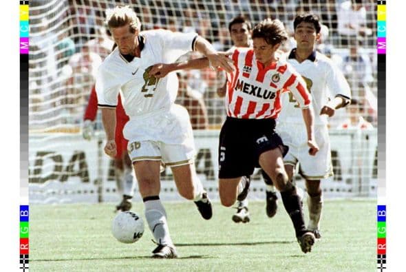 El alemán Bernd Schuster brilló en el fútbol español con los equipos de Madrid, en el ocaso de su carrera decidió probar suerte en México con los Pumas, pero el resultado no fue el mejor para el jugador como para el equipo, pues casi no jugó.