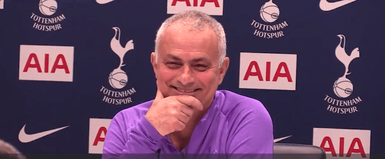 En plena pandemia, Mourinho llevó comida a un asilo de ancianos

