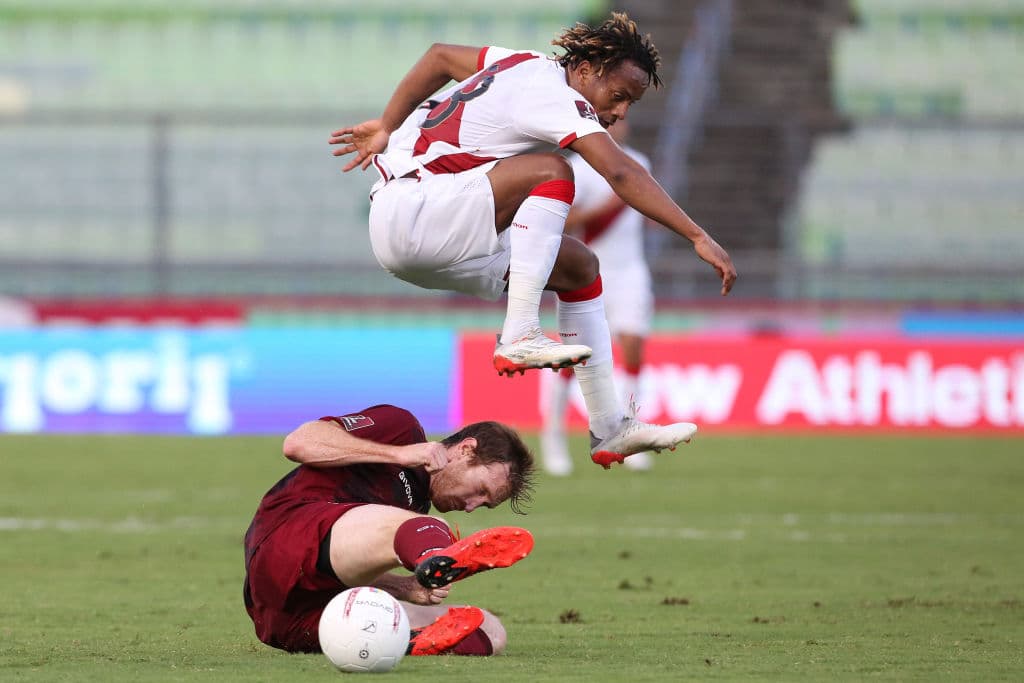 Uruguay tropieza en Bolivia y los locales los golean 3-0, Perú logra conseguir los puntos de visita 1-2 frente a Venezuela y llegan a 17 unidades.