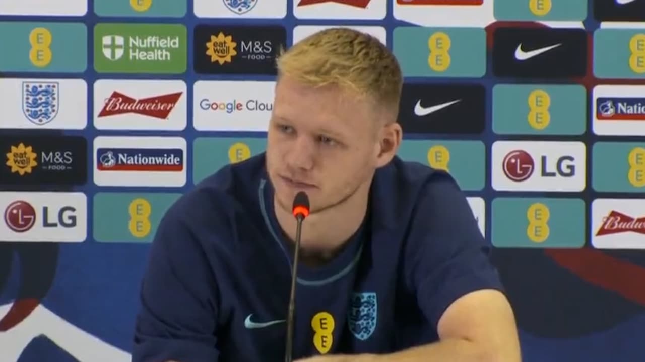 Ramsdale toma con humor la prohibición del alcohol en Qatar 2022