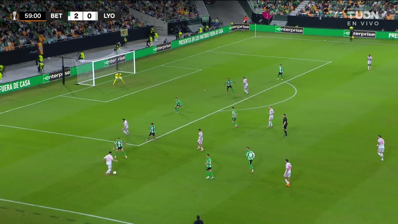 ¡TIRO ATAJADO! disparo por Mathys de Carvalho.