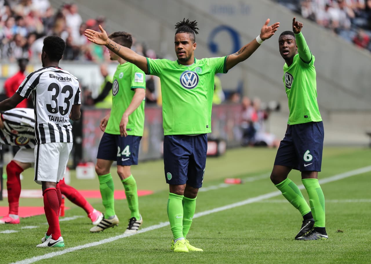 Pese a los esfuerzos, la primera parte pasó inadvertida en cuanto a goles y por momentos se tornó aburrida.