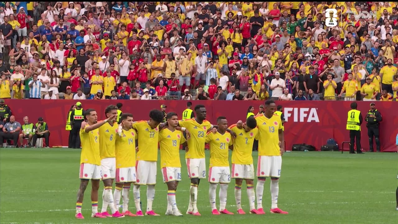 ¡GOL!  anota para Colombia. Juan Quintero
