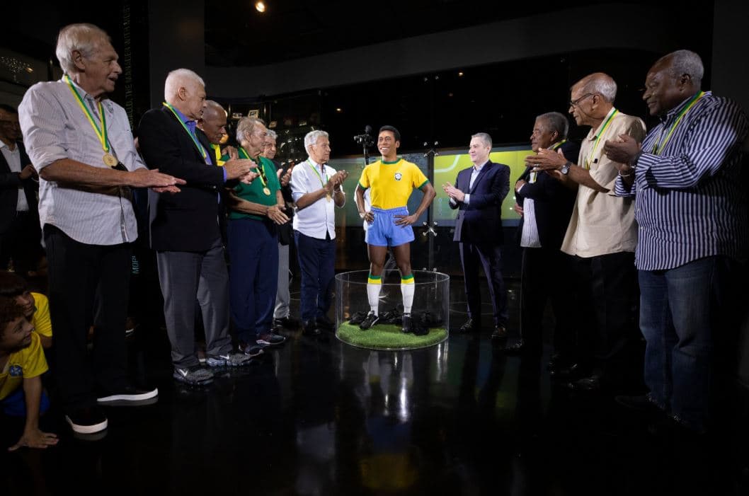 ¡Merecido! Brasil homenajea a Pelé con estatua