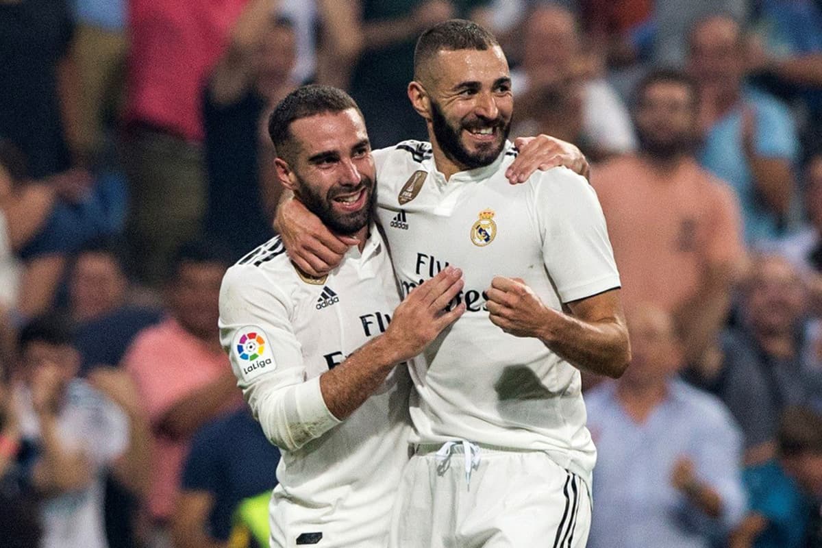 El francés Karim Benzema (derecha) celebra con Carvajal (izquierda) uno de sus dos goles en la victoria del Real Madrid 4-1 sobre Leganés.