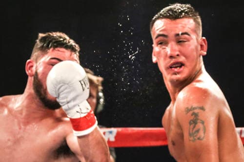 Julian 'Hammer Hands' Rodríguez demostró absoluto dominio sobre Jerry Belmontes. El estadounidense de 22 años llegó a 15 victorias, 10 nocáuts, aún invicto. Su rival, apodado 'The Corpus Christi Kid', llega a un registro de 21 triunfos y 10 derrotas.