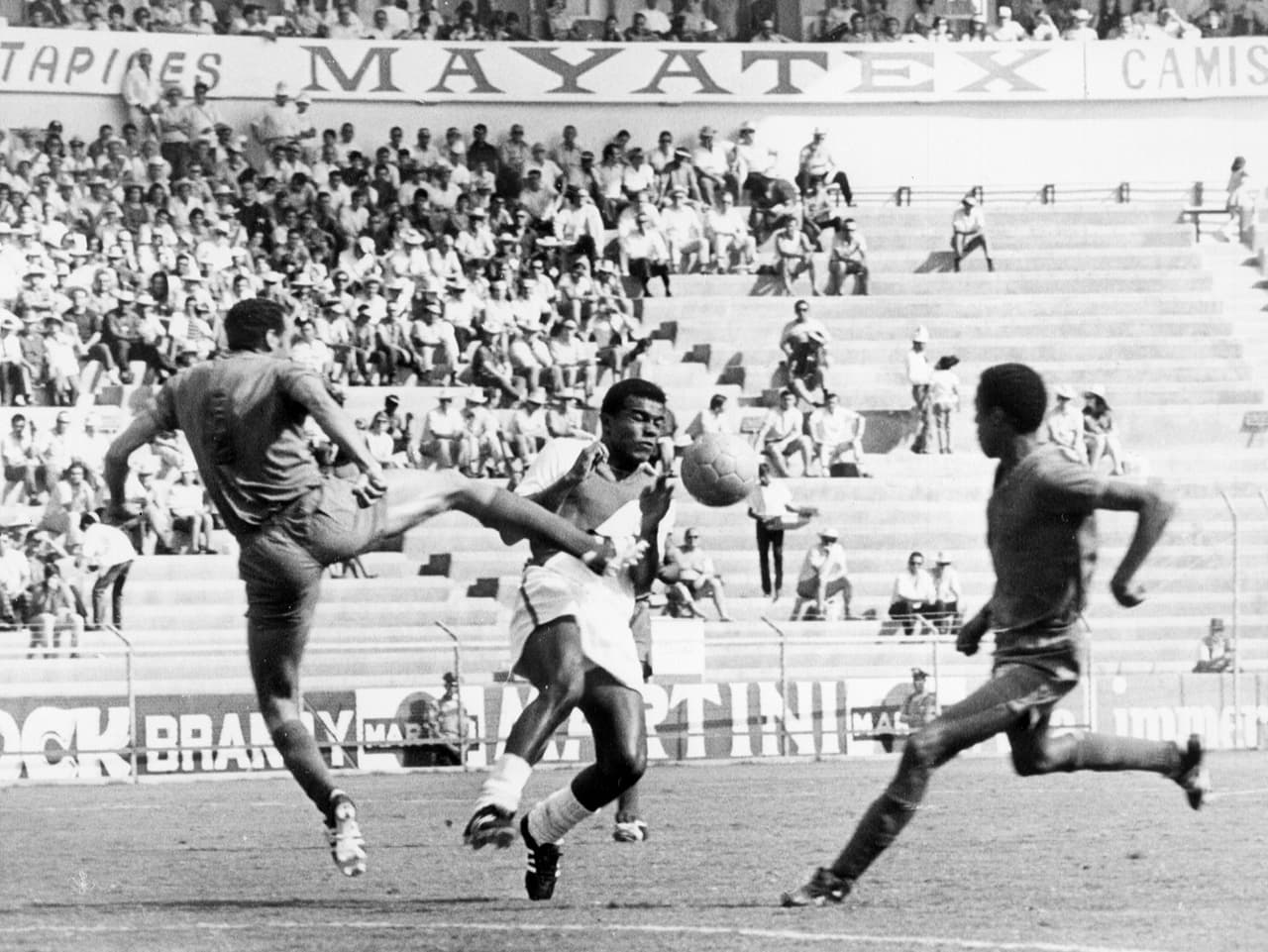 Teófilo Cubillas (centro) y compañía se dieron el lujo de ganarle el 31 de agosto de 1969 a Argentina en La Bombonera y de eliminarla en su propia casa, ante la sorpresa mundial.