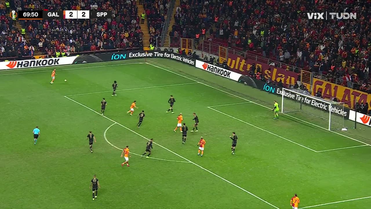 ¡TIRO ATAJADO! disparo por Lucas Torreira.