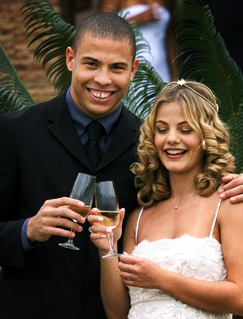 En 1999, Ronaldo anunció su matrimonio con su novia Milena Rodrigues, quien estaba embarazada de él en ese momento.
