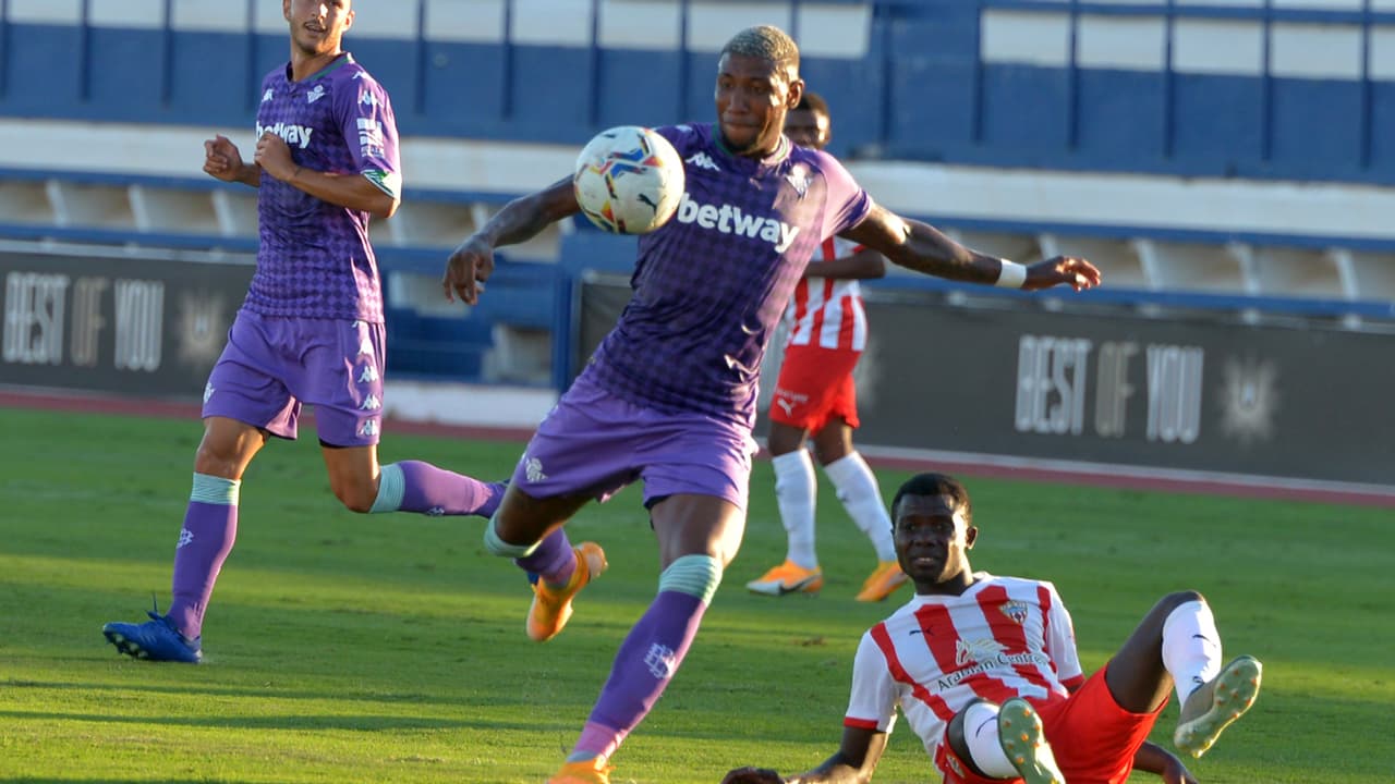 Guardado y Lainez juegan y el Real Betis estrenó uniforme y a Bravo