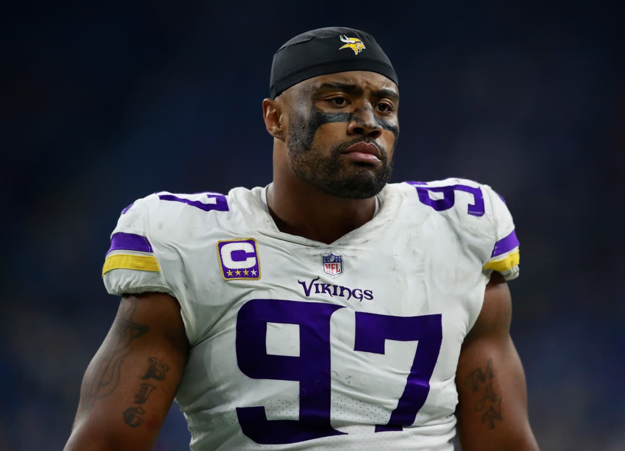 Everson Griffen de Vikings, envuelto en incidente con arma en un hotel de Minneapolis