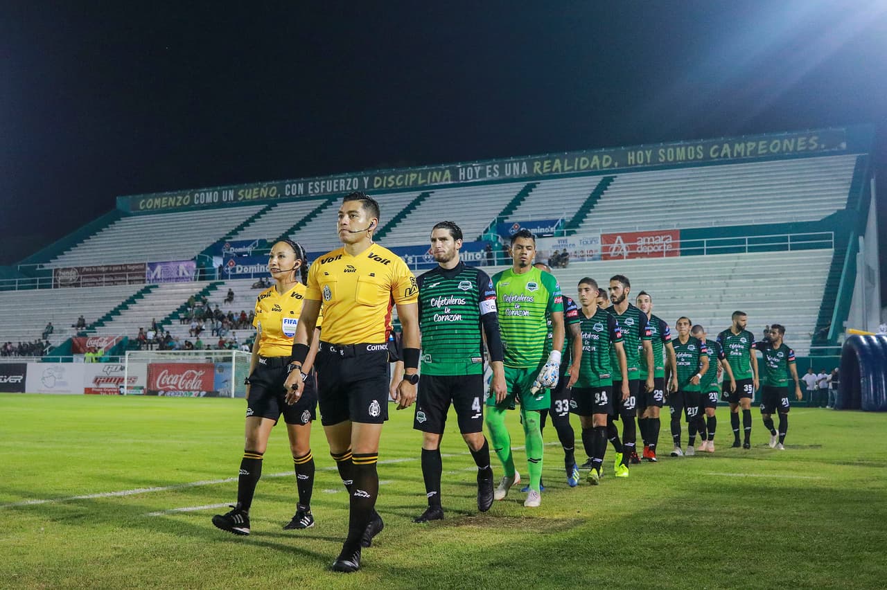 Protocolo durante el juego de la Jornada 3 del Torneo Clausura 2019 de la Copa MX, entre Cafetaleros de Tapachula y Cimarrones de Sonora, celebrado en el Estadio Olimpico.