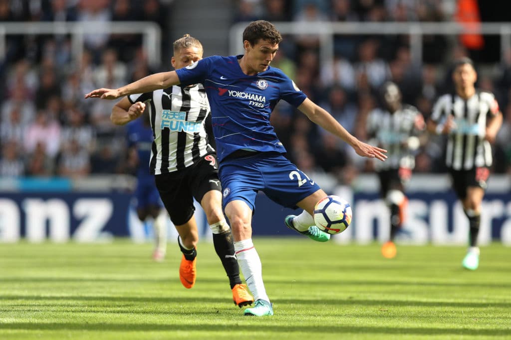 Andreas Christensen tiene apenas 22 años y suma ya 15 convocatorias con el equipo mayor de Dinamarca. El defensa del Chelsea es una de las esperanzas del balompié danés a futuro.