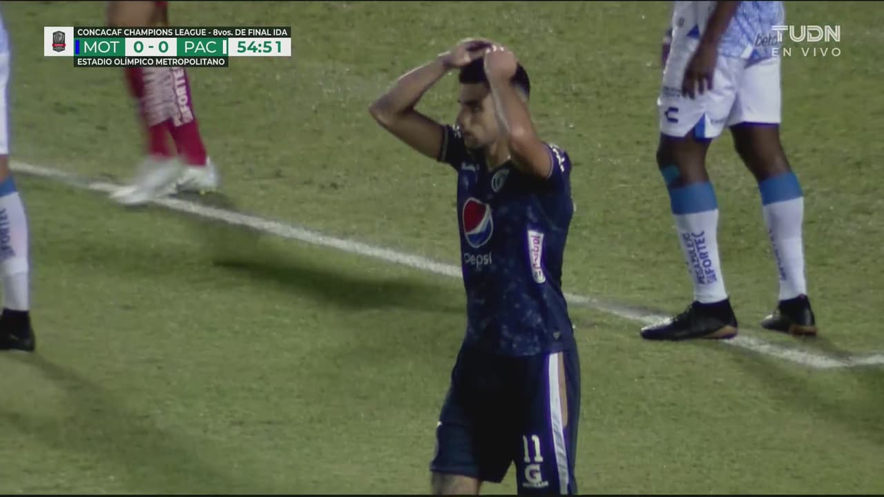 ¡Había hecho lo difícil! Campana se quita a la zaga, pero no puede marcar