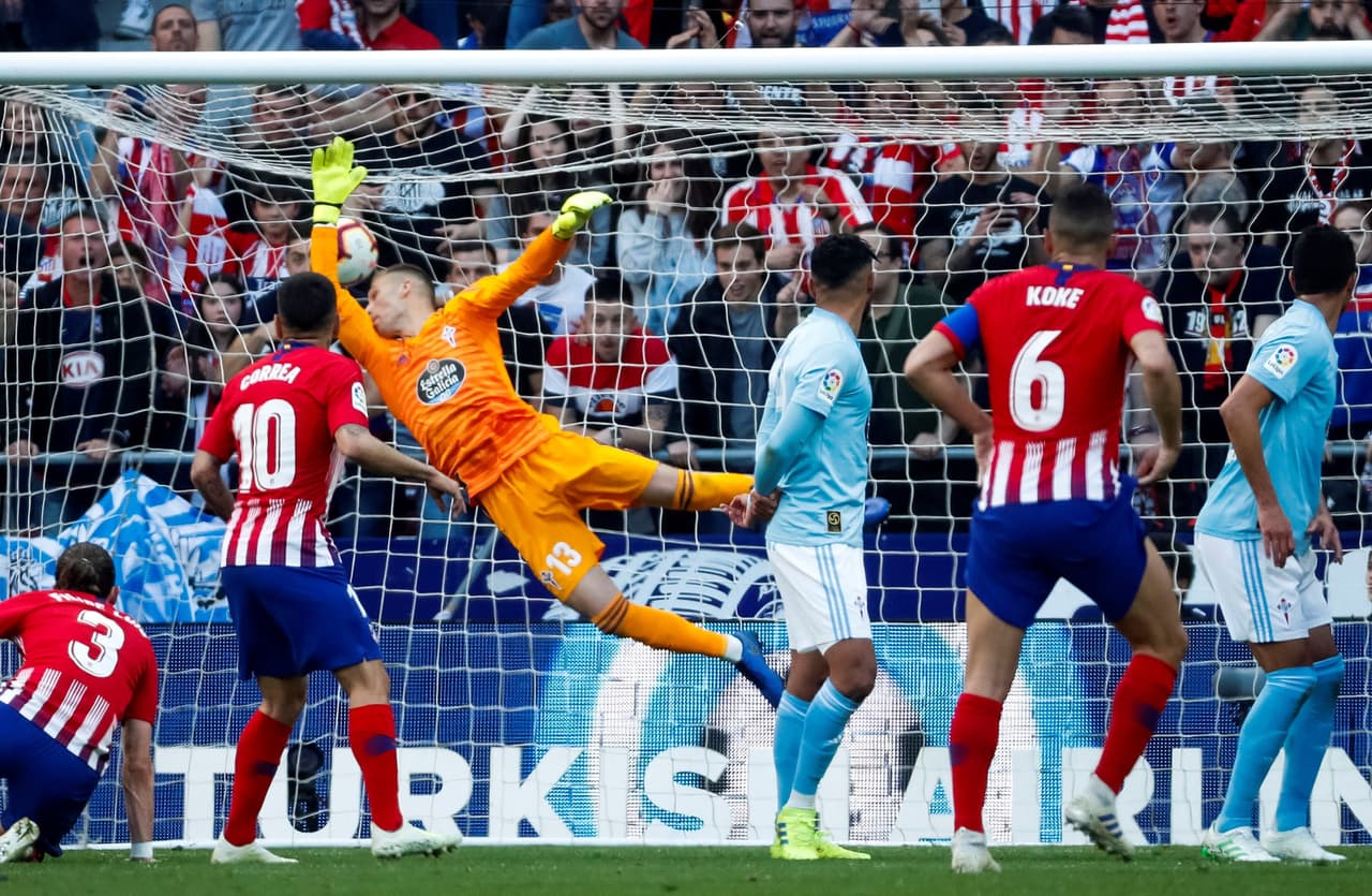A tres minutos para el final del primer tiempo, el delantero francés logró vencer la resistencia de Rubén Blanco para poner el 1-0 en favor del Atleti.