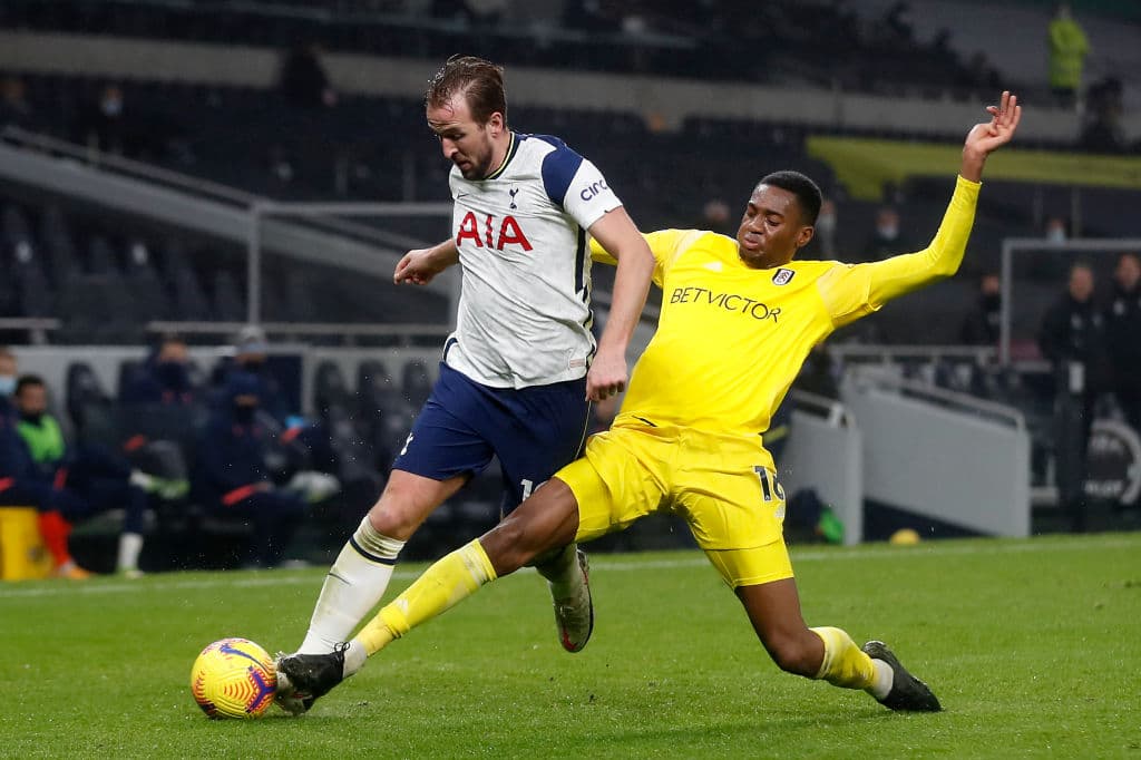 Tottenham empata 1-1 ante el Fulham durante la Jornada 18 de la Premier League. Harry Kane anotaba el primer gol para los 'Spurs' al 25', pero ya en la segunda mitad, Ivan Cavaleiro igualó el marcador al minuto 74.