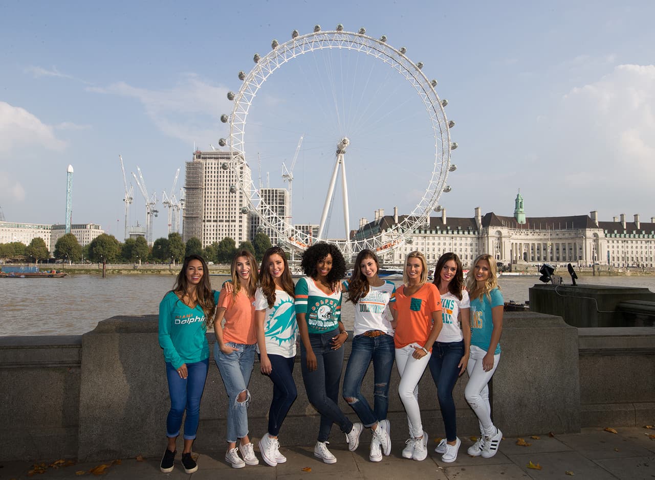 Las chicas también fueron captadas frente al famoso London Eye.