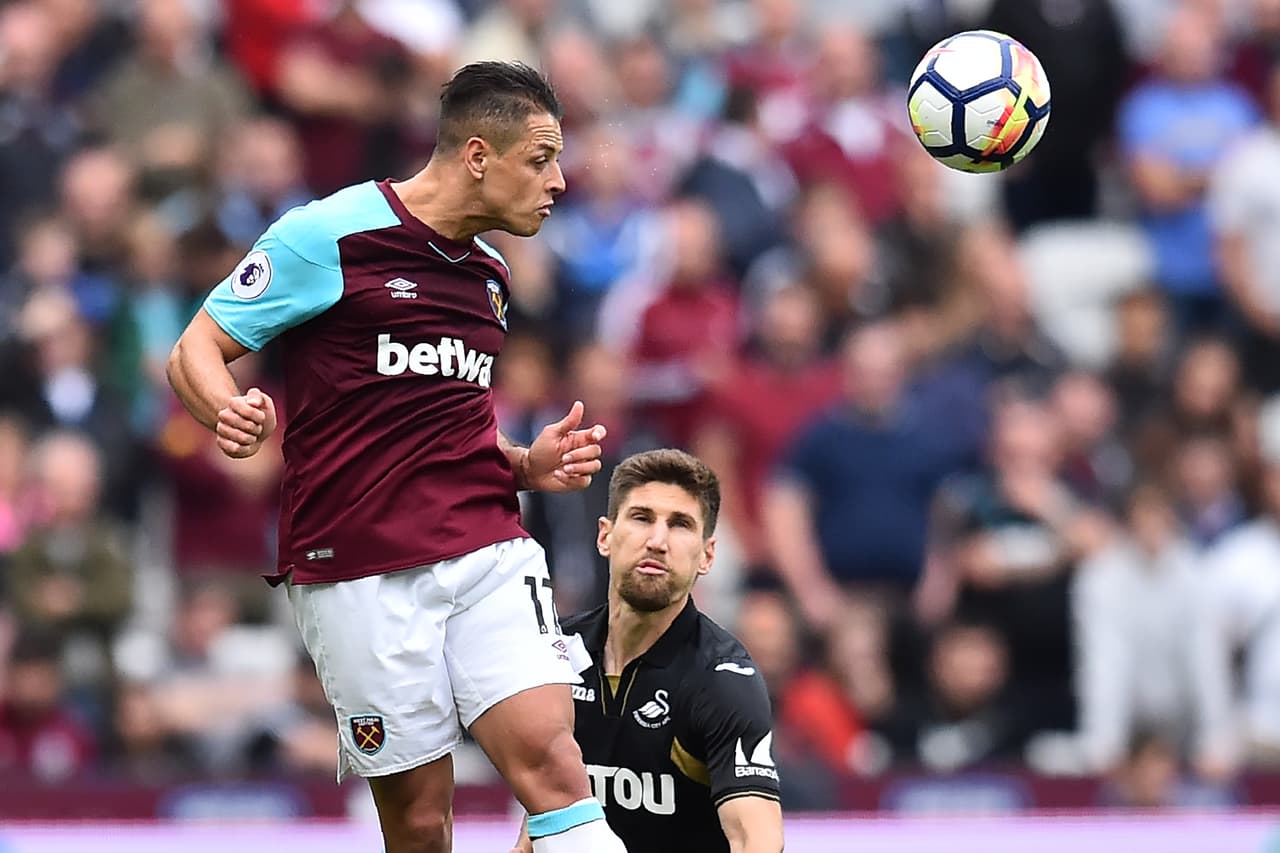 Al minuto 79 se acabó el partido para el 
<i>Chicharito, </i>quien dejó el campo para darle espacio a Diafra Sakho.