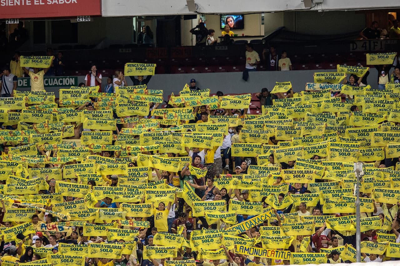 Gran colorido se vivió en los distintos estadios del país. Muchas familias y amigos acudieron con las playeras de sus equipos favoritos y disfrutaron de una jornada de muchos goles y emociones.