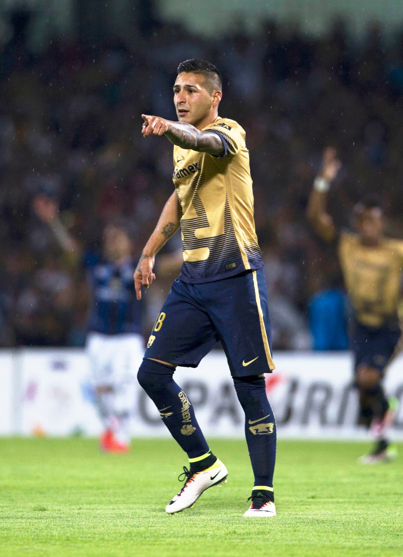 Los Tigres están interesados en adquirir al volante ofensivo de Pumas, Ismael Sosa, con lo cual los felinos perderían a uno de sus hombres gol para el siguiente torneo. Sin embargo, de último momento le surgió otra 'novia al argentino y no cualquiera.