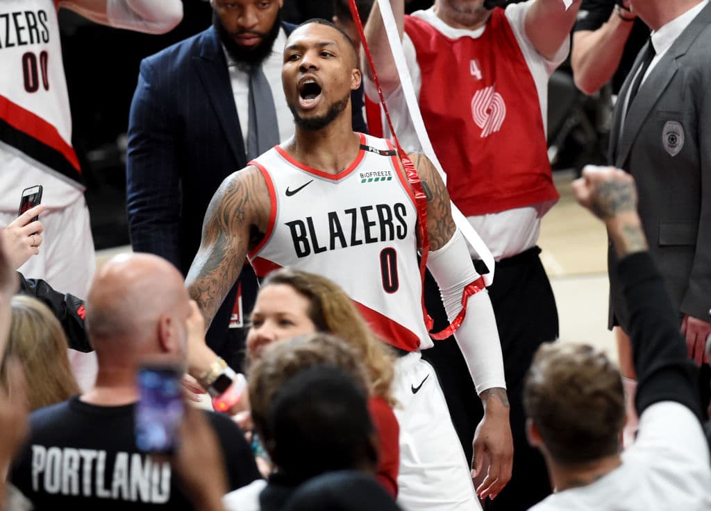 Las mejores imágenes del partidazo de Damian Lillard ante el Oklahoma City Thunder. El astro de los Portland Trail Blazers anotó 50 puntos y con un triplazo antes de que expirara el reloj, de casi media cancha, puso fin a la serie.