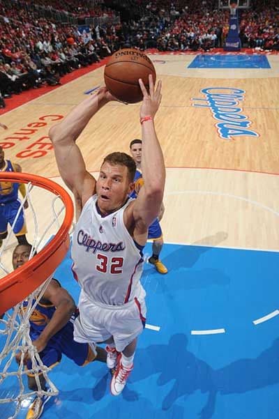 La victoria, que registró la de mayor anotación en la historia de la franquicia para un partido de la fase final, permitió a los Clippers empatar a 1-1 la serie que disputan el mejor de siete, pero han perdido la ventaja de campo después de sufrir la derrota.