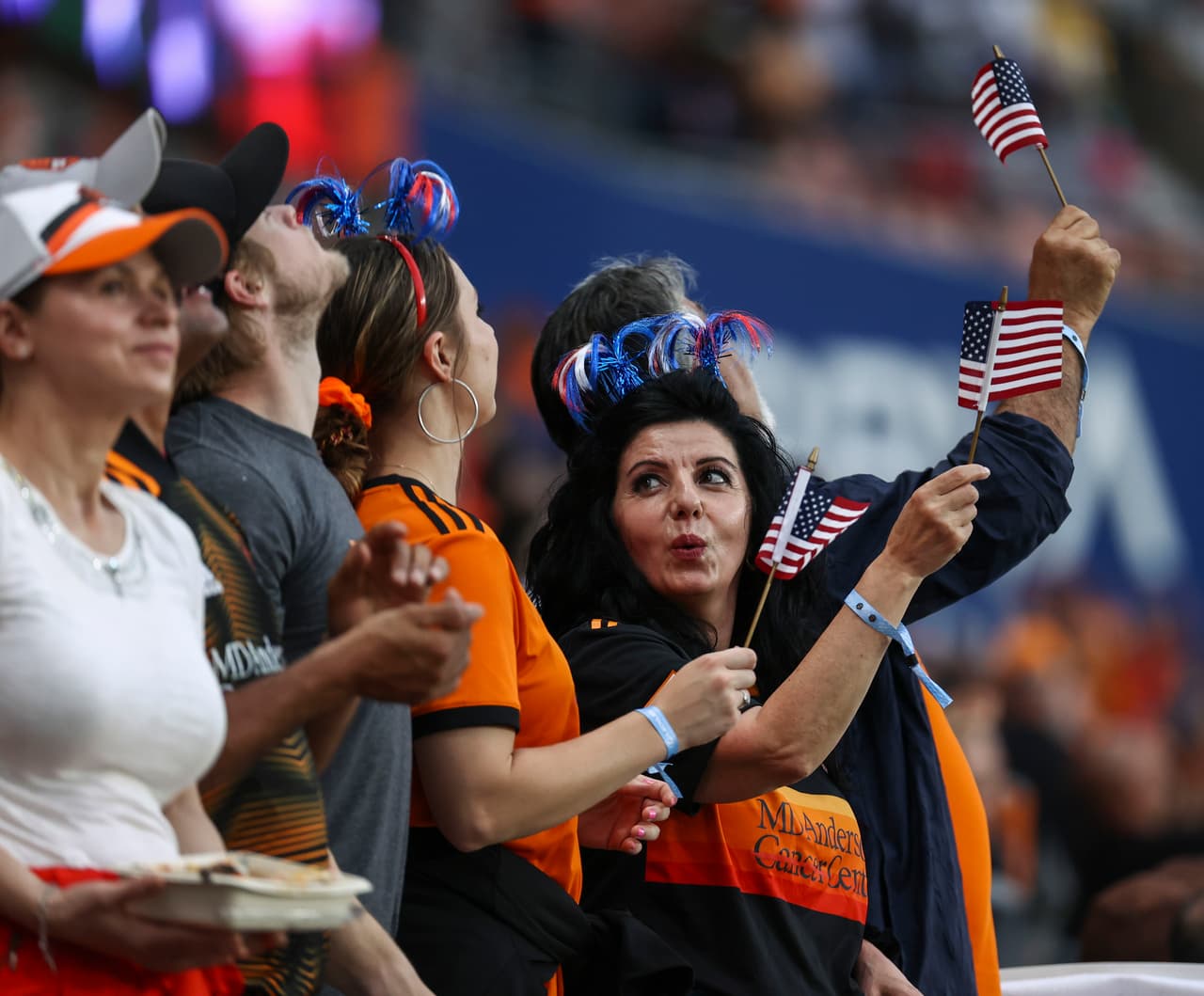 El detalle patriótico no faltó en el BBVA Stadium.
<br>