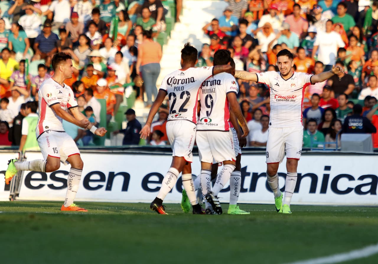 Morelia logró una victoria de gran mérito ante Jaguares y tomó un respiro en su lucha por no descender. Pese a ello se mantiene en el fondo de la porcentual, pero dejó atrás casi cinco meses sin conseguir tres puntos fuera de casa. Chiapas pese a su buen arranque en la campaña, no está a salvo de la quema y solo está a cuatro unidades de Monarcas en los cocientes.