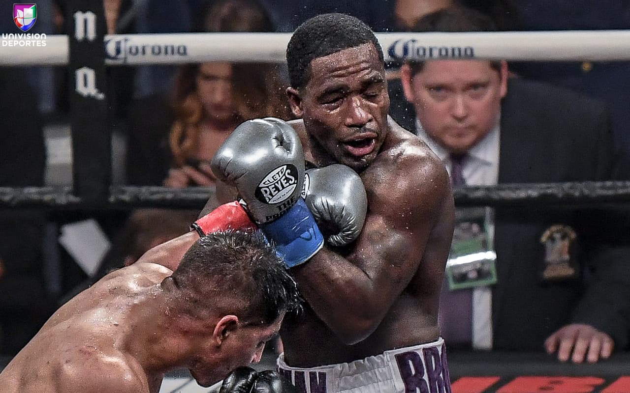 Después de 12 rounds, los jueces entregaron tarjetas de 114-114, 114-114, y 115-113 a favor de Adrien Broner. Jessie Vargas se mostró dispuesto a una revancha, aunque Broner lució molesto por creer que había ganado la contienda.