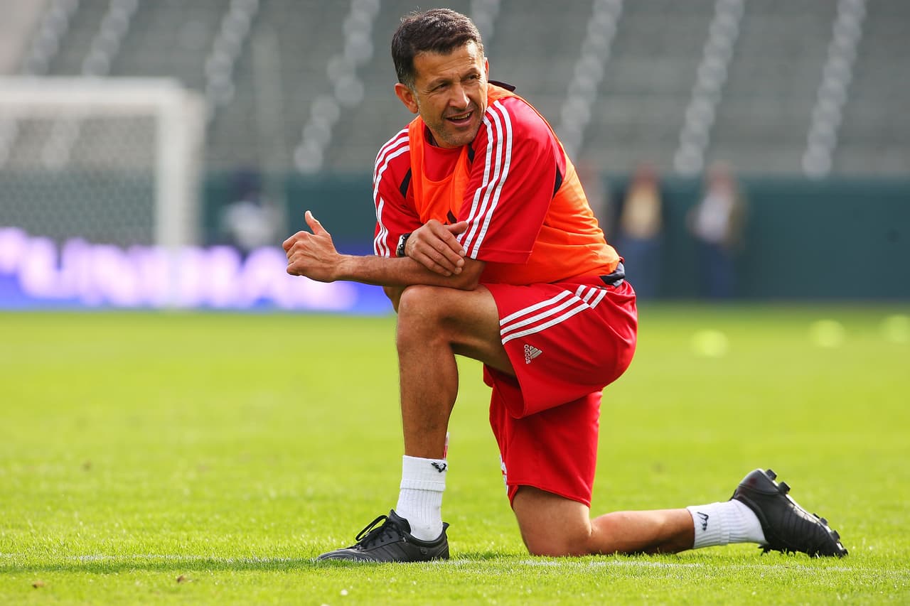 El actual entrenador del Tri, el colombiano Juan Carlos Osorio, también pasó por New York Red Bulls entre 2007 y 2009.