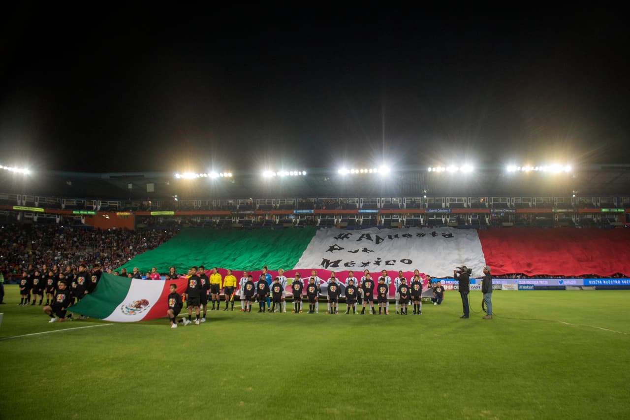 México vivió así la primera parte de la final de la Liga Femenil MX, en una nuev muestra de crecimiento de esta competencia.