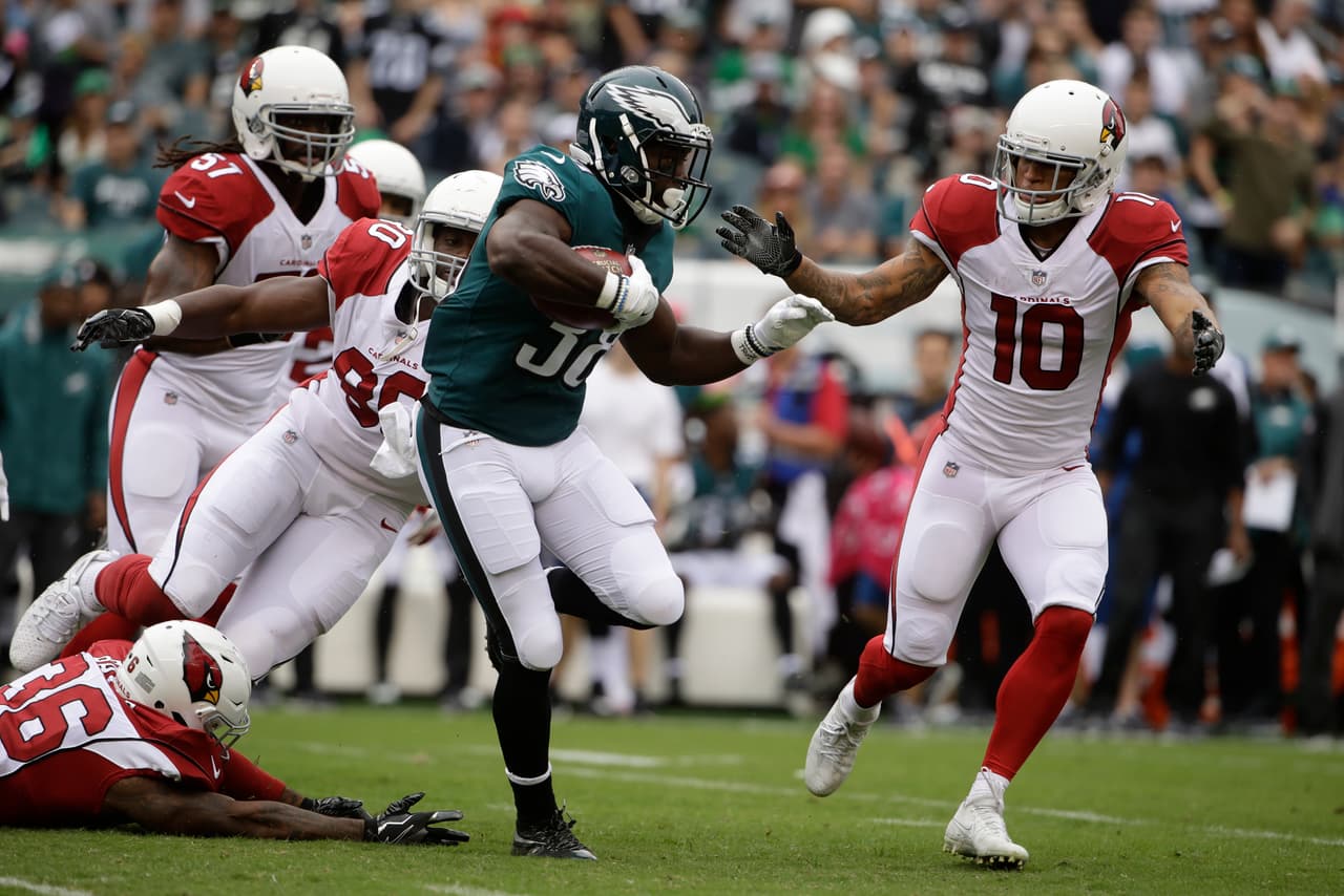 Philadelphia apostó por juego en tierra para acabarse el reloj en el último cuarto.