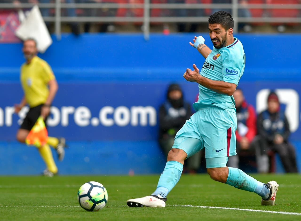 Eludió al portero a pase de Lionel Messi y definió con el arco a placer.