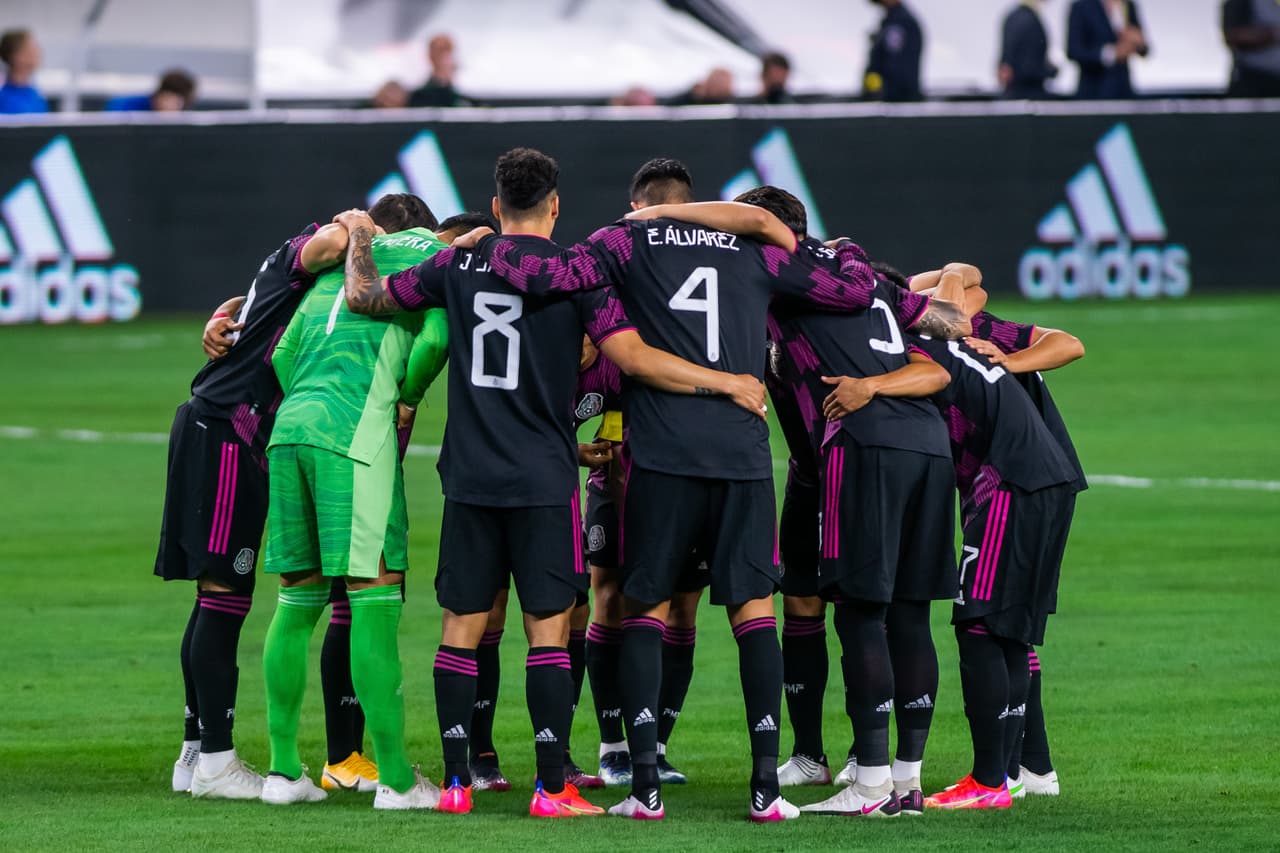 La selección mexicana derrotó a Islandia tras un primer tiempo que generó algunas dudas, pero en el complemento con ‘Chucky’ Lozano, Héctor Herrera, Néstor Araujo y Gerardo Arteaga, el partido se volvió todo del lado del Tri y se llevaron el triunfo.