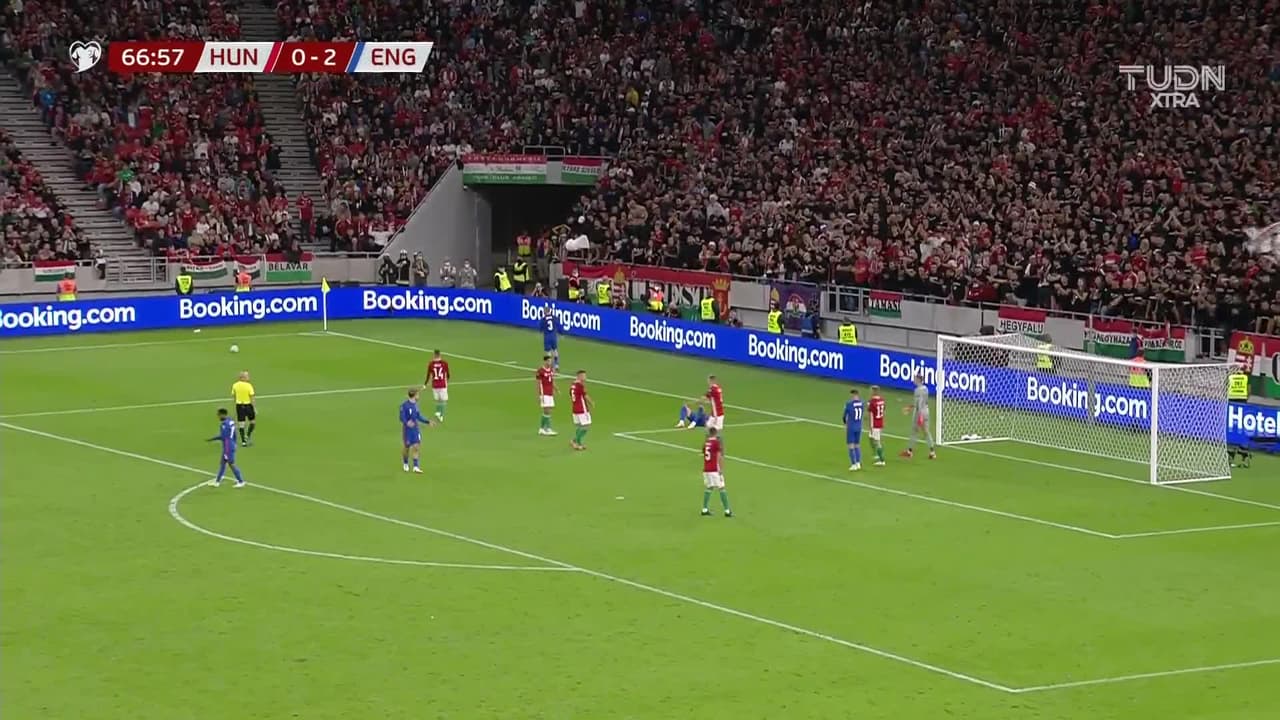 ¡TIRO ATAJADO! disparo por Harry Kane.