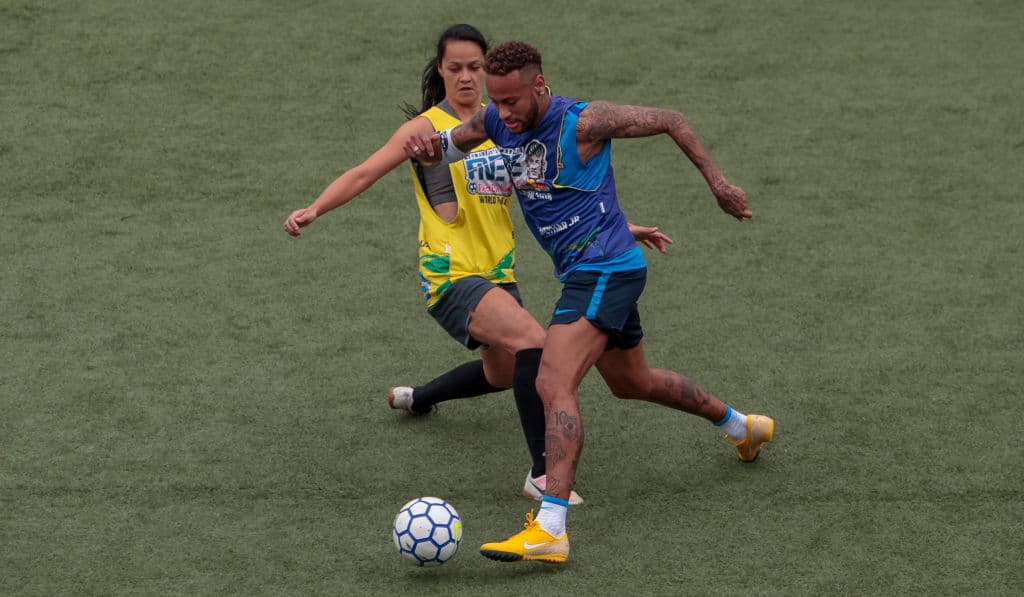 El torneo Neymar Jr's Five es organizado por el Instituto Neymar, que ofrece apoyo a familias y niños en riesgo de exclusión a través de potenciar los valores del deporte.