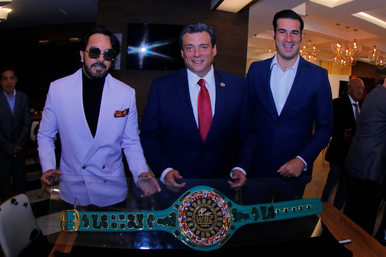 Sobre el "Canelo" Sulaiman dijo que "es un gran boxeador, con un boxeo que ha ido afinando y siempre está muy bien preparado, también está en su división natural y también tiene buena pegada".