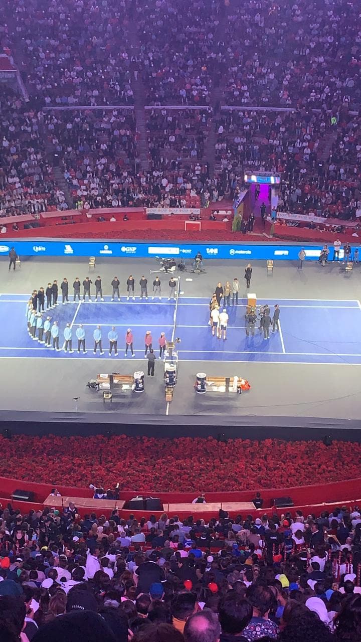 Hay de todo y para todos en las inmediaciones de la Monumental: chistorra, paella, juegos, souvenirs... ¡el ambiente es insuperable!