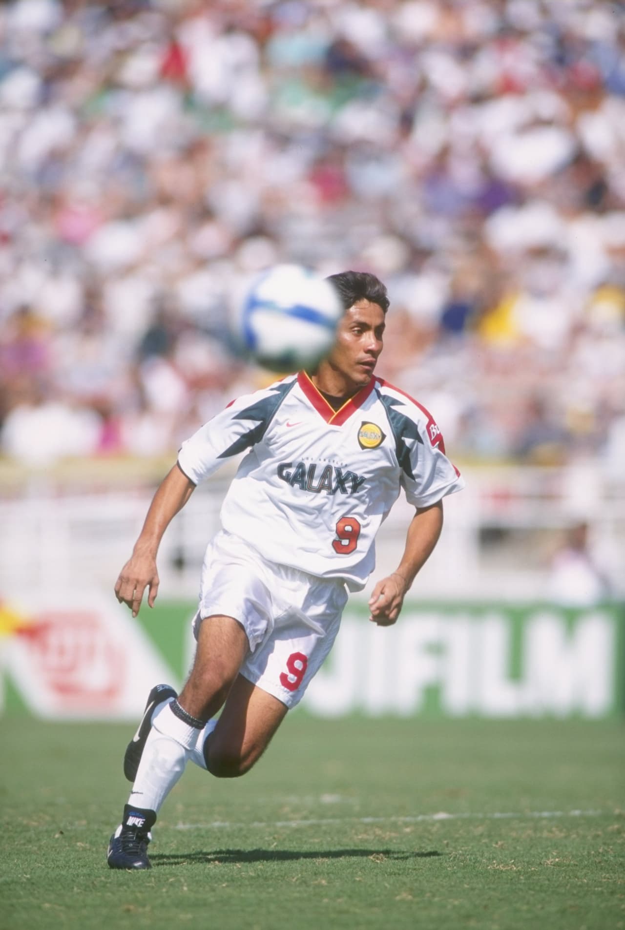 Justamente, fue en esta temporada en la que anotó su único gol en la MLS. Pero no solo se le medía por las anotaciones –escasas– sino por su manera de jugar. Tiraba gambetas, taconazos, bicicletas, asistía a sus compañeros.