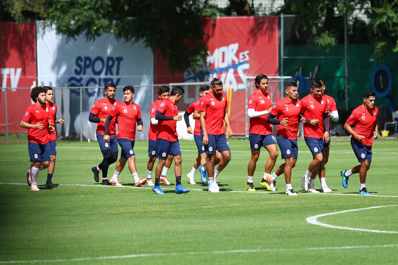 A pesar de que por las fechas de amistosos de FIFA no habrá actividad en la Liga MX el próximo fin de semana, Chivas mantuvo su preparación.