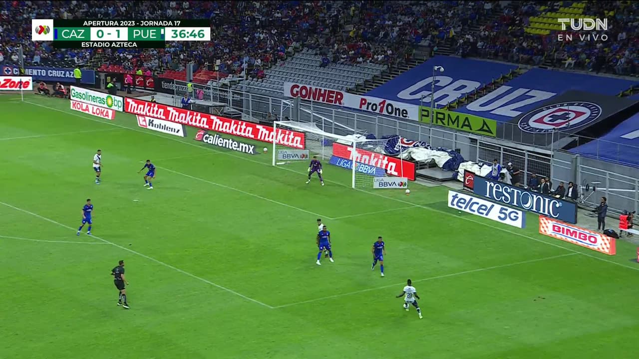 ¡TIRO ATAJADO! disparo por Guillermo Martínez.