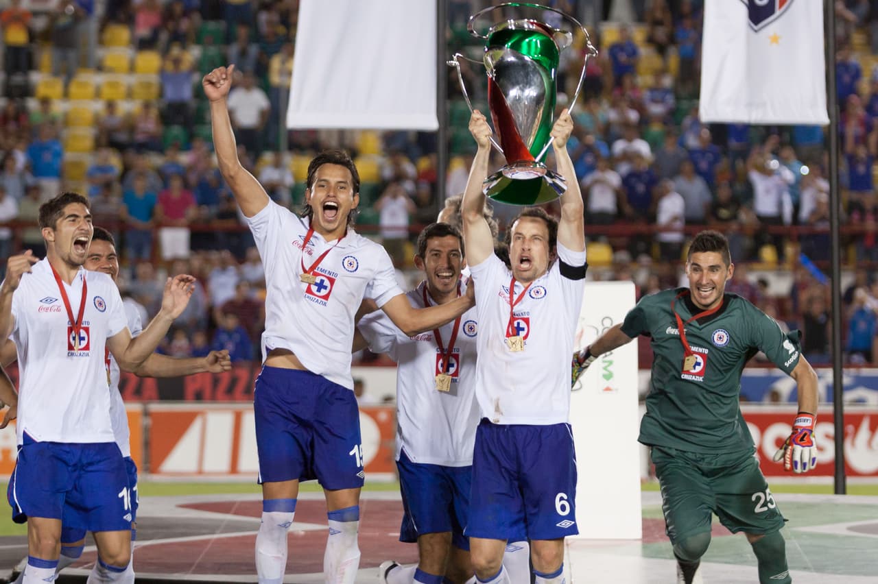 De hecho, fue allí en Cruz Azul donde pudo levantar sus primeros y últimos títulos de clubes.