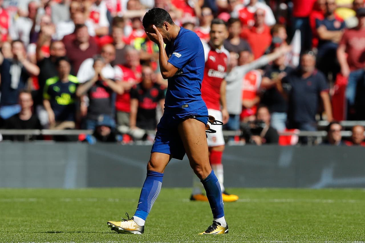 Por un duro golpe, el español Pedro Rodríguez salió expulsado al minuto 35 del segundo tiempo.