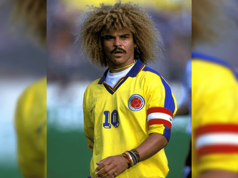 El Pibe Valderrama, ex-jugador colombiano siempre inconfundible con su cabello largo, esponjoso y rizado, ¡único!
