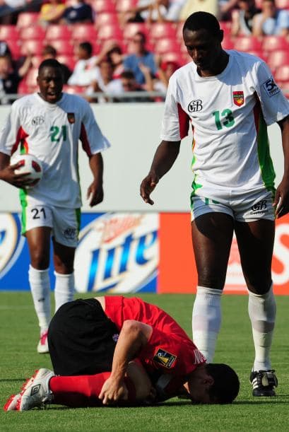 En el segundo tiempo los de blanco fueron perdiendo gas.
